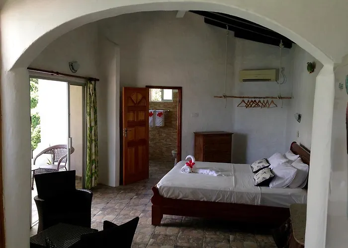 Lazare Picault Hotel