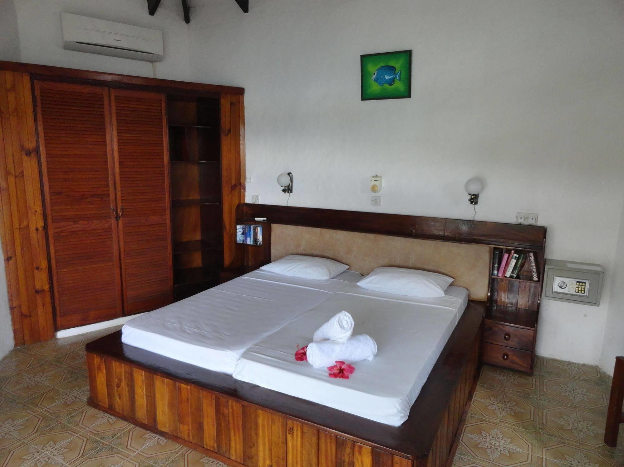 Hotel Lazare Picault